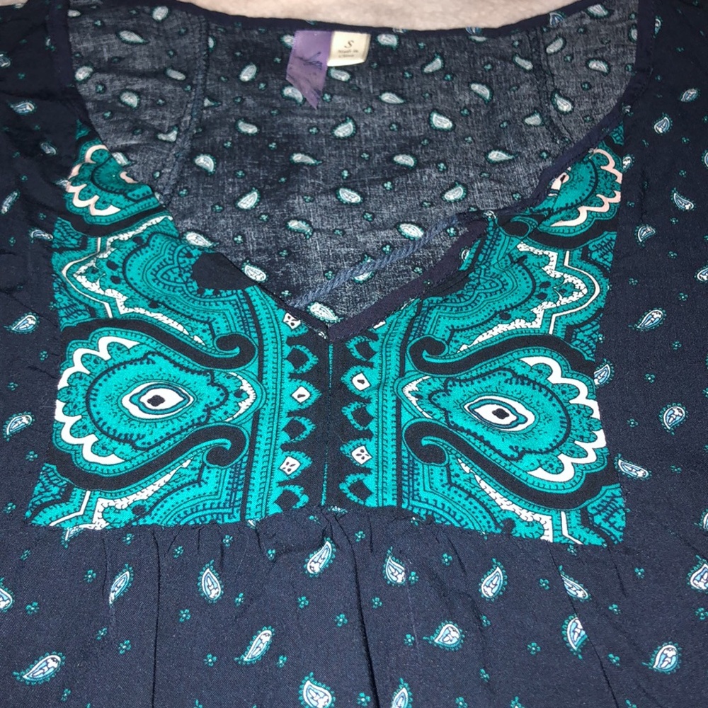 Flowy patterned top - Picture 3 of 3